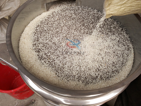 大米分級(jí)旋振篩試機(jī)現(xiàn)場(chǎng)